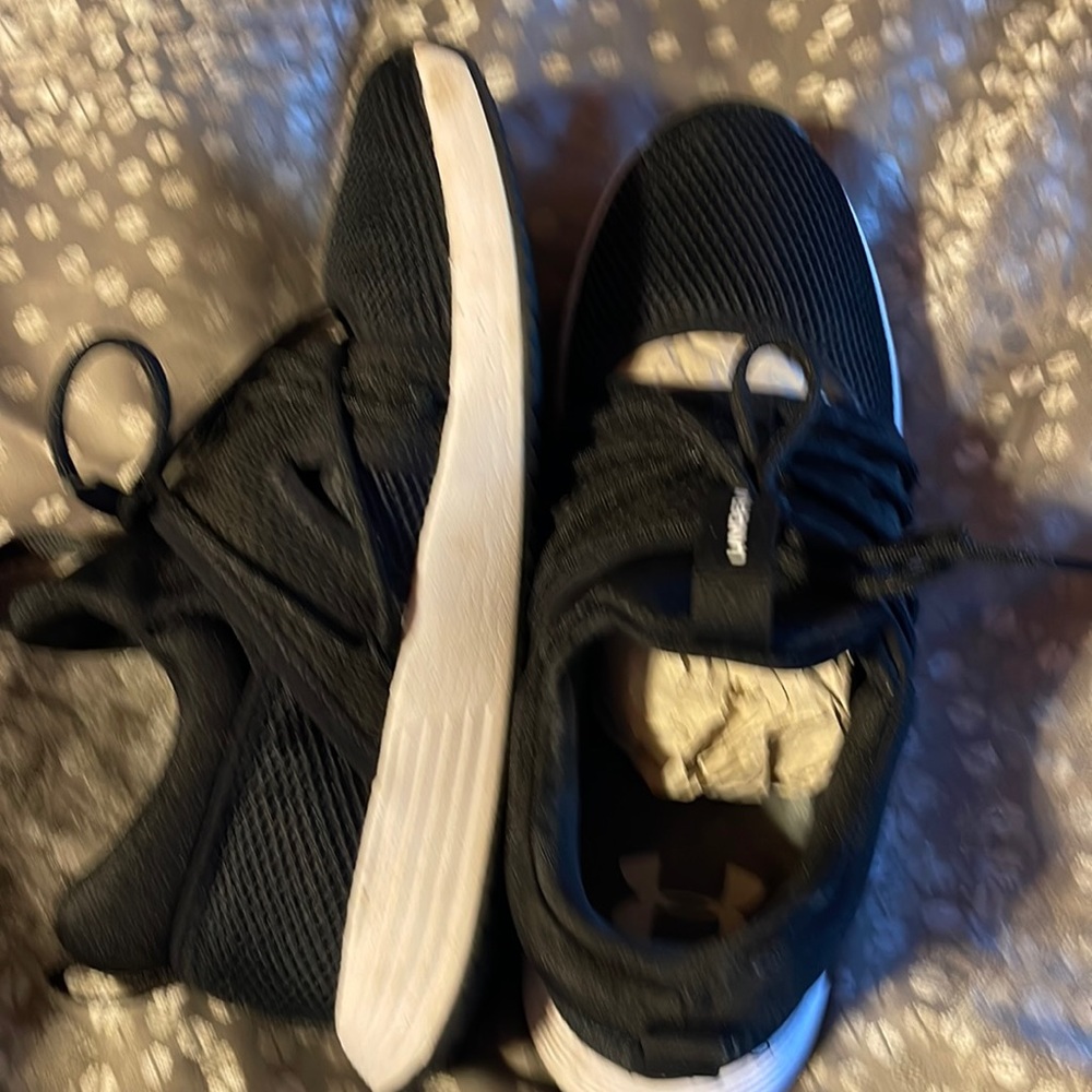 EUC Under Armour sneakers